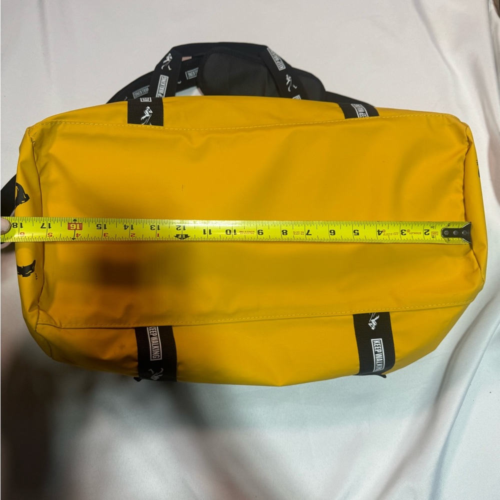 Johnny Walker Yellow Duffel Bag - Keep Walking (Promo) - Picture 5 of 8